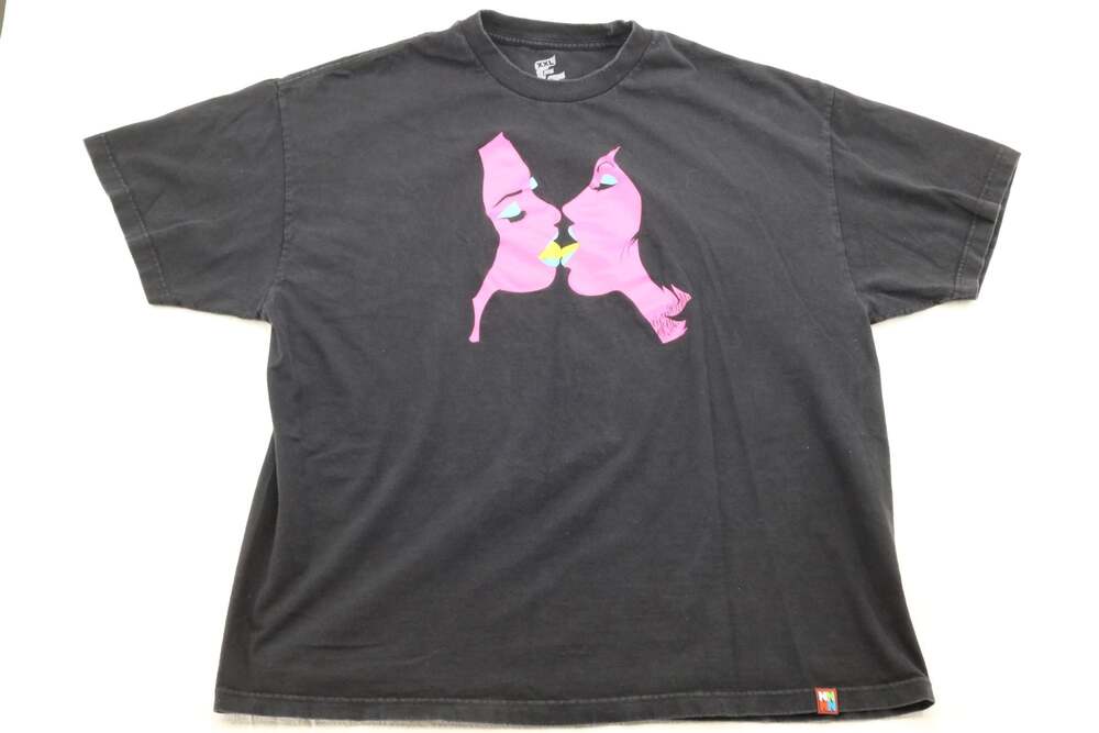 Foreign Family Collective graphic t-shirt in black featuring kissing women